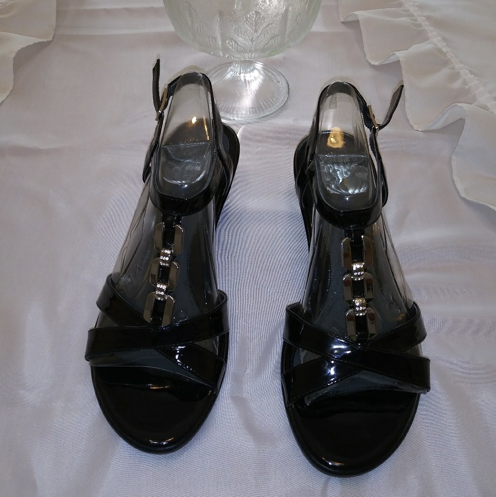 MOOTSIES TOOTSIES sandals " NWOT"